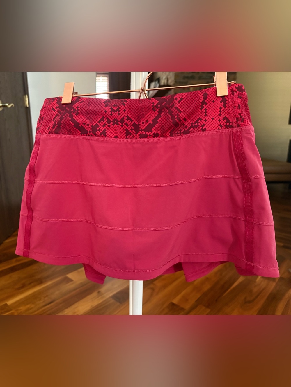 Lululemon Pace Rival Mid-Rise Skirt Short - Cranberry snake print Skirt Sz 6 ECU - Picture 4 of 17